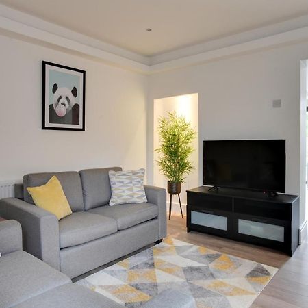 Spacious Three Bedroom House - Free Parking & Wifi Chelmsford Esterno foto