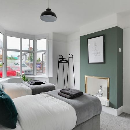 Spacious Three Bedroom House - Free Parking & Wifi Chelmsford Esterno foto